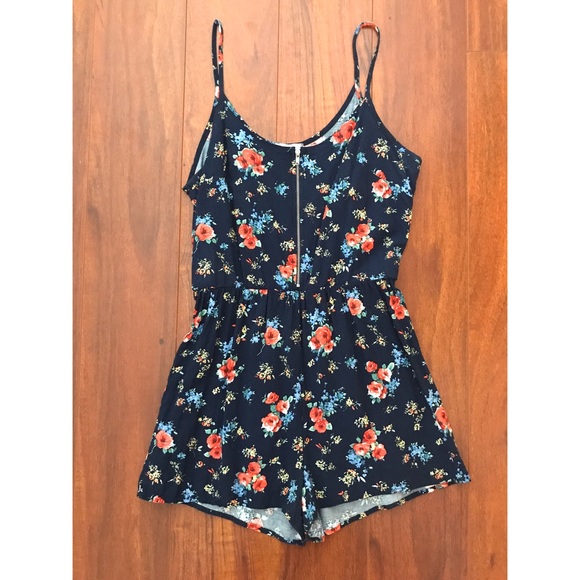 Sarah LA Other - Sarah LA Spaghetti Strap Floral Romper - Size M